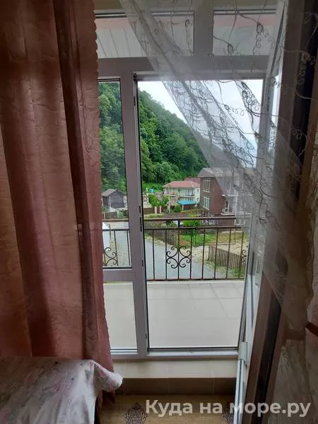 Двухкомнатный семиместный номер с балконом. Гостевой дом "Нур". Ольгинка