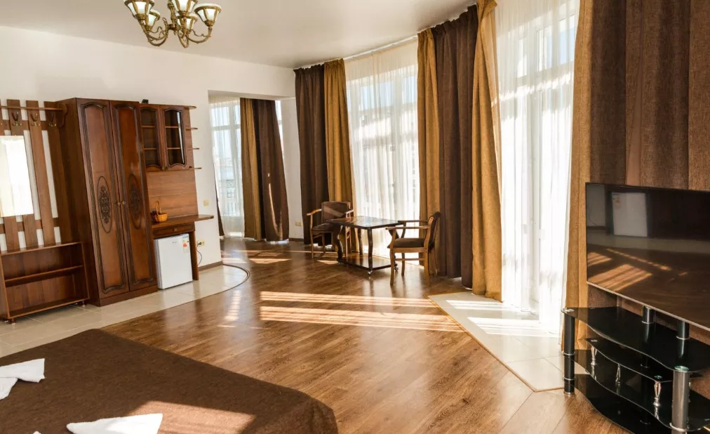 Сьют с панорамным видом на море. Отель Парус. Береговое