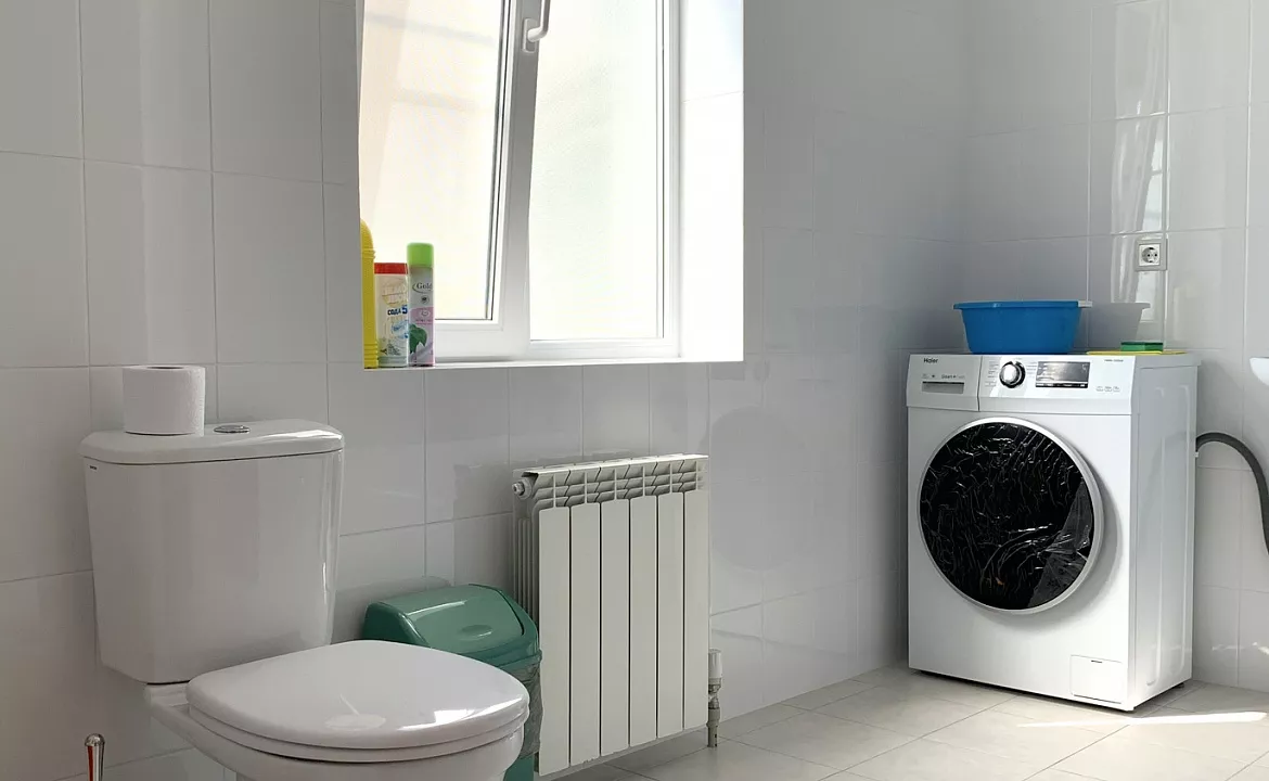 Двухместный номер с панорамным окном. Гостевой комплекс "Буэнос Диас". Совет-Квадже