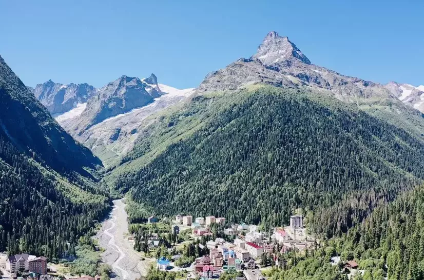 . Отель «Каприз». Домбай-гостиницы