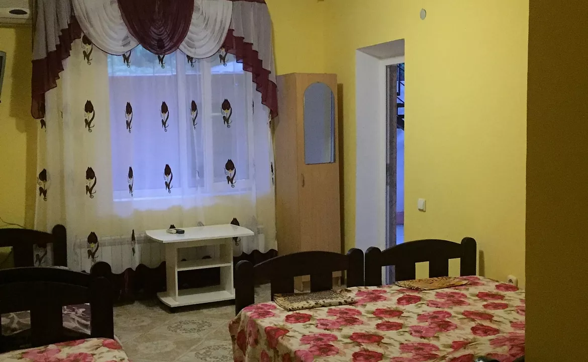 Четырехместный со всеми удобствами. Гостевой дом на Комарова 17. Витязево