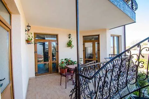 4-х местный «Люкс» (2 этаж, корп. А). Гостевой дом «Уют на Демышева». Евпатория