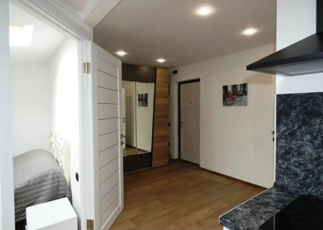 . Квартира в многоквартирном доме Апартаменты Цветочная. Адлер