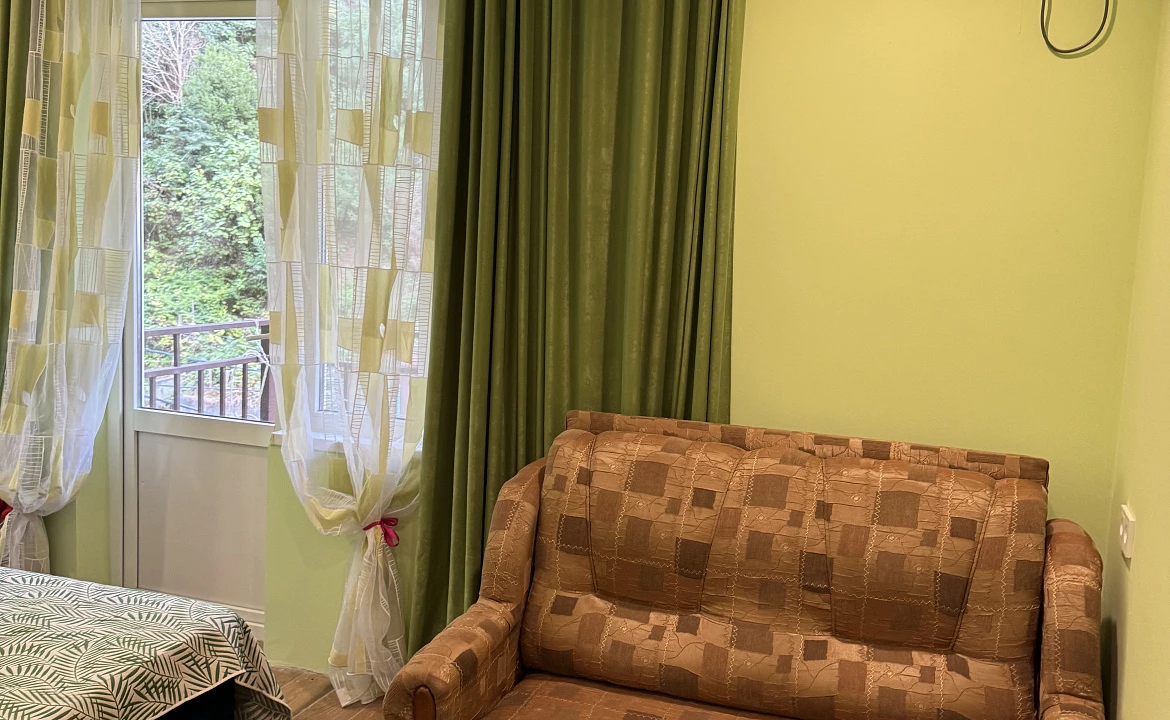 С балконом и боковым видом на море. Гостевой дом "Пантера". Гагра