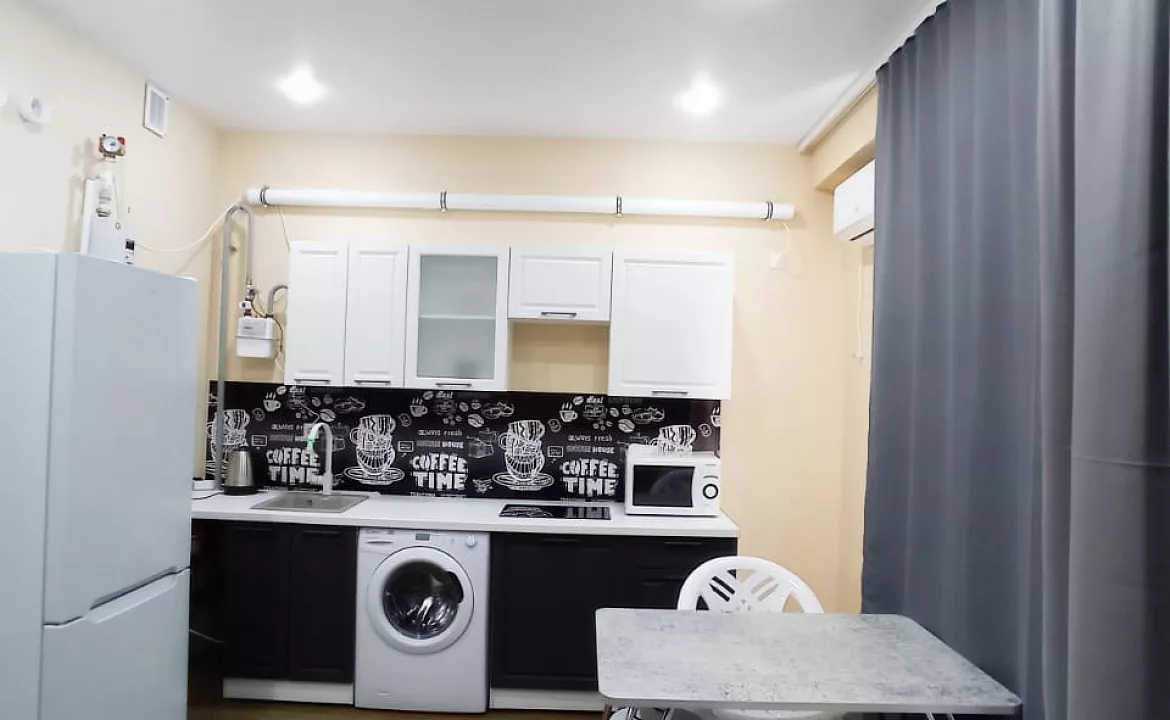 Студия под ключ для пары (есть дополнительное место). Квартира в многоквартирном доме Квартира под ключ с балконом в элитном ЖК СЕМЕЙНЫЙ . Лазаревское