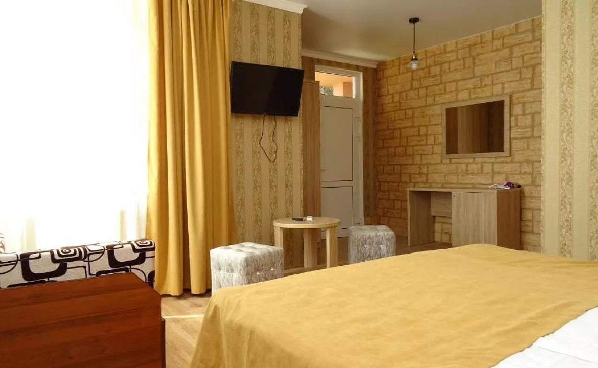 Улучшенный двухместный номер. Гостевой дом "MoreLeto". Адлер