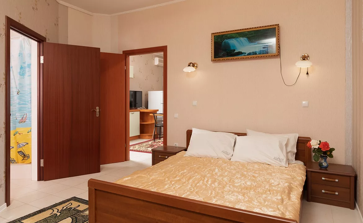 Семейный двухкомнатный с кухней (вид на море). Эллинги "KATRIN". Орджоникидзе