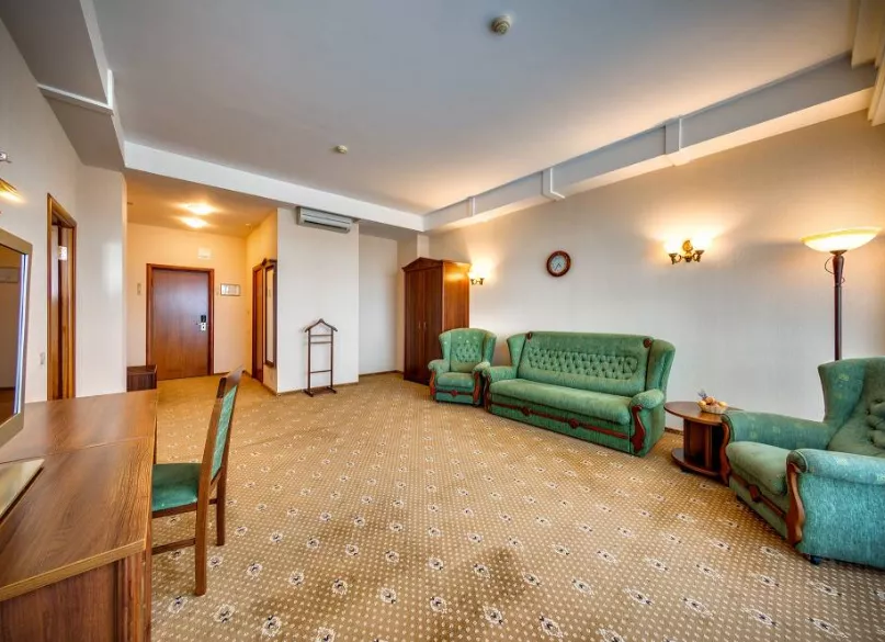 Люкс с видом на парк. Отель Palmira Palace Resort & SPA. Курпаты