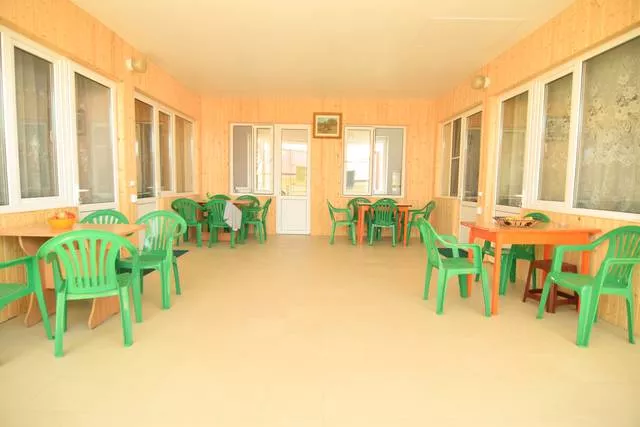 . Гостевой дом «Квартирки у моря» (кухня в номере). Вардане