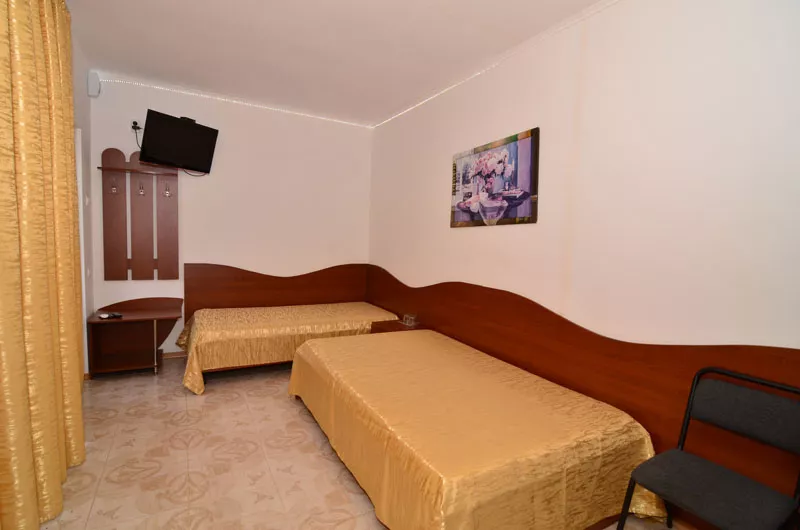 2-местный номер «Под облаками» вид на горы и море. Вилла «Камилла». Лазурное