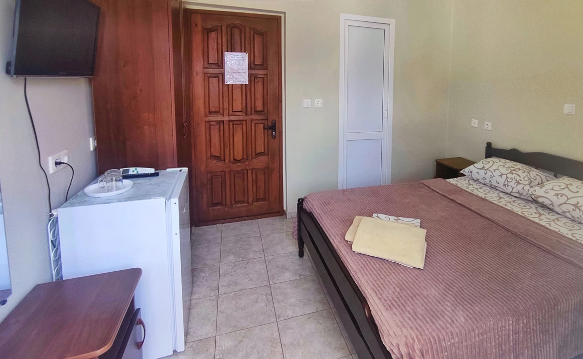 Двухместный с удобствами и балконом. Гостевой дом "Одиссей" - Кабардинка. Кабардинка Двухместный с удобствами и балконом. Гостевой дом "Одиссей" - Кабардинка. Кабардинка