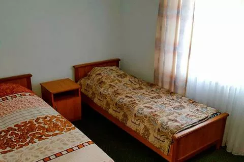 Двухместный с удобствами и вентилятором. База отдыха "Платан". Лазаревское Двухместный с удобствами и вентилятором. База отдыха "Платан". Лазаревское