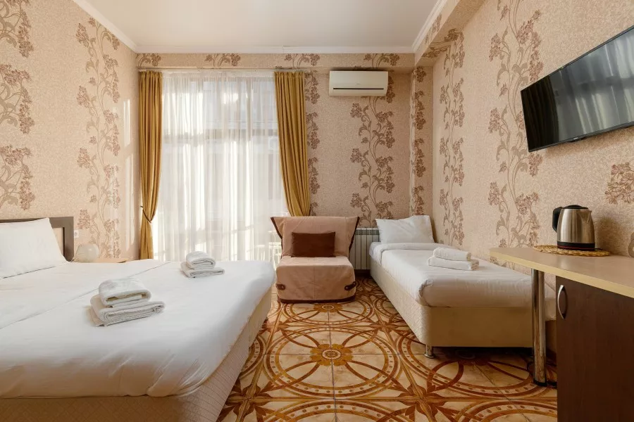 Номер комфорт с двухспальной кроватью , балконом для 4 гостей. Гостевой дом Ева. Адлер