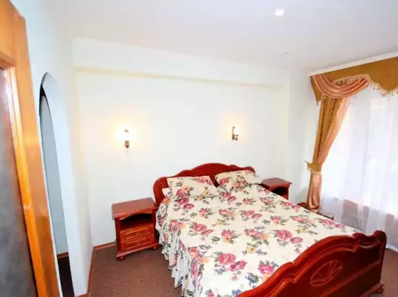 «Люкс» двухкомнатный 2-местный, с кухней. Гостиница «Домбай». Домбай-гостиницы