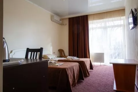 стандарт с балконом 2 односпальные кровати. Гостевой дом "Марити". Анапа