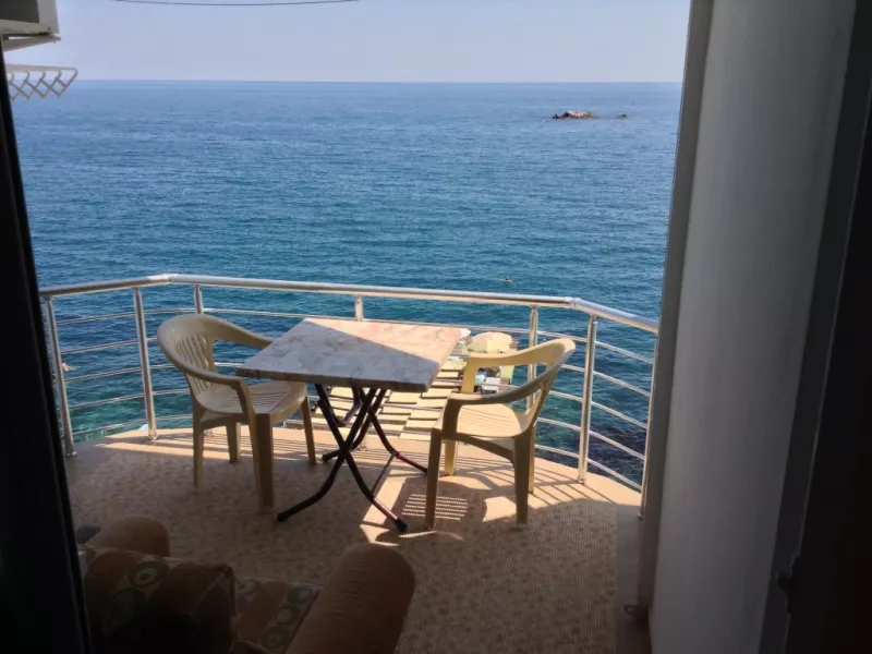 . Гостевой дом "До моря 9 метров". Утёс