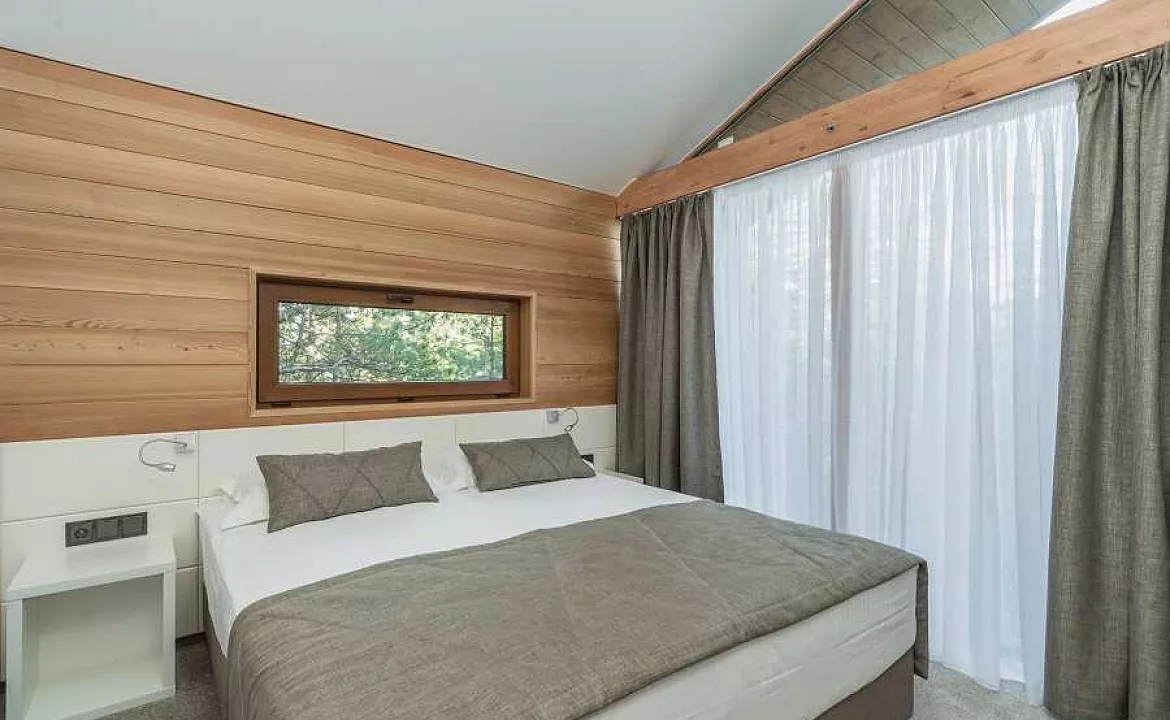 Новый коттедж с двумя спальнями, гостиной-студио с кухней и террасой. Пансионат "Береговой". Малый Маяк