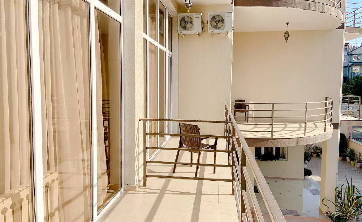 Стандартный номер с двуспальной кроватью и видом на бассейн. Отель "Ниагара Фоллс". Сочи