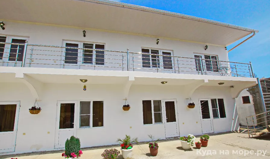 . Гостевой дом «У Руслана и Джульетты». Пицунда