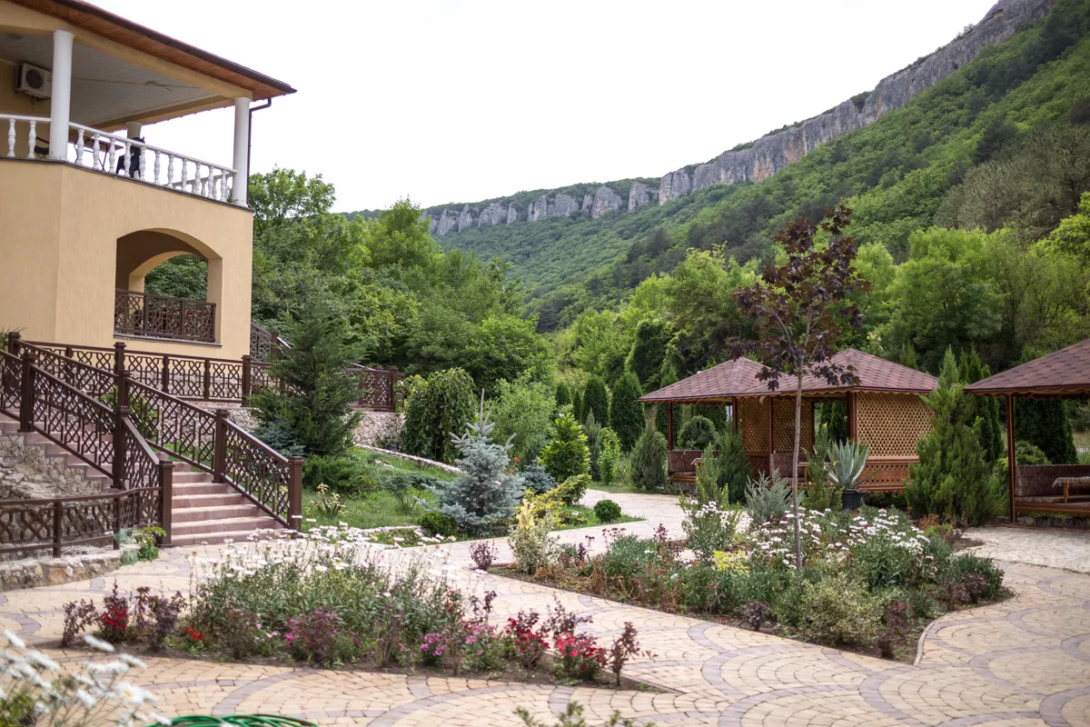 . Отель «Мангуп Кале» . Куйбышево