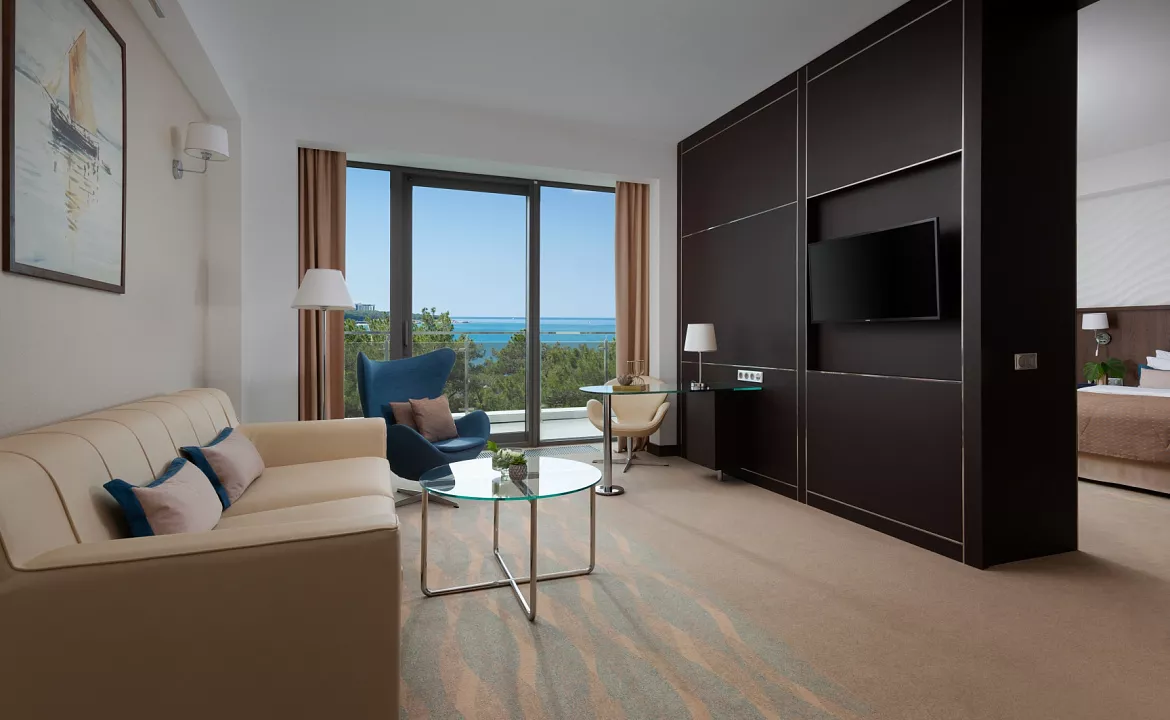 Номер Люкс в пятизвездочном корпусе. ПРИМОРЬЕ GRAND RESORT HOTEL. Геленджик