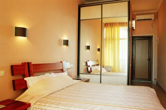 Полулюкс с балконом. Частный гостевой дом Гостевой Дом "Санрайс"/ SUNRISE. Феодосия