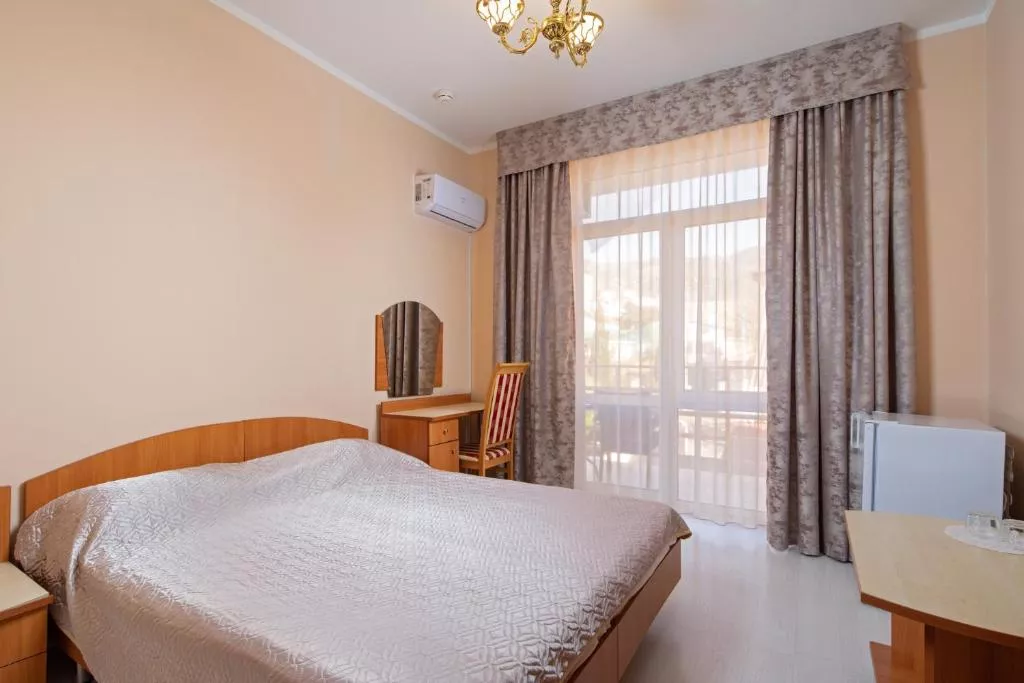 . Гостиница "Круиз". Геленджик