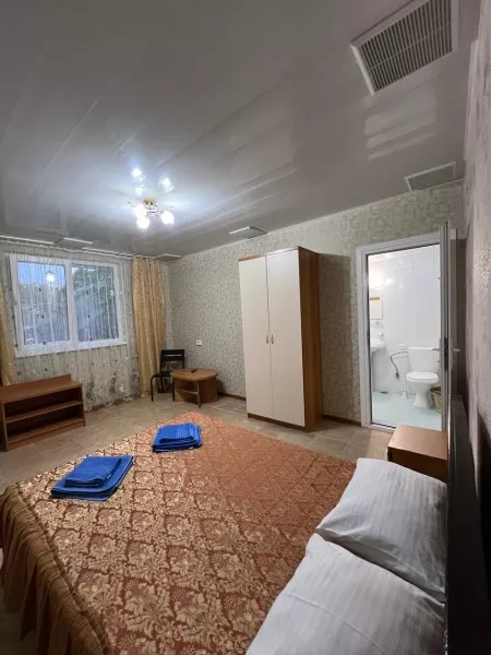 Двухместный улучшенный стандартный номер с двухспальной кроватью. Гостевой дом "Виолетта". Лоо