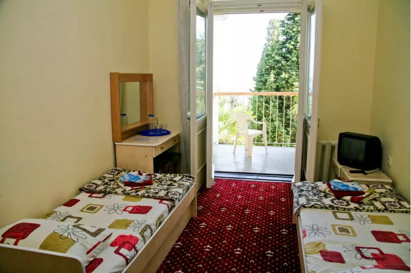 Двухместный эконом с балконом, Эконом. Пансионат "Жемчужина". Ялта