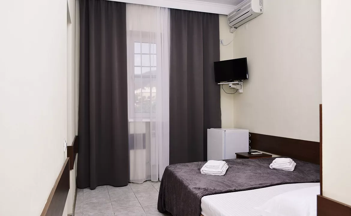 2х местный с балконом. Гостиница Ласточкино гнездо. Кабардинка 2х местный с балконом. Гостиница Ласточкино гнездо. Кабардинка