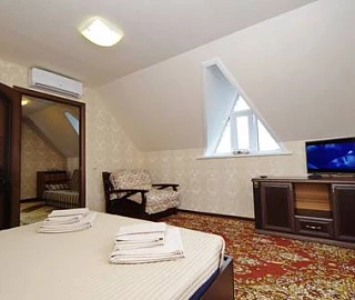 5-ти местный (двухкомнатный) номер «Люкс». Гостевой дом Twin-tower. 5-ти местный (двухкомнатный) номер «Люкс». Гостевой дом Twin-tower.