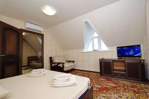 5-ти местный (двухкомнатный) номер «Люкс». Гостевой дом Twin-tower. Архипо-Осиповка