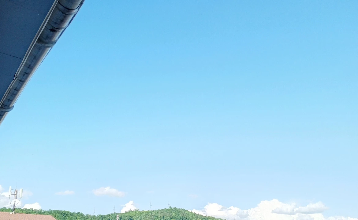 Четырёхместный номер с балконом. Отель "Гермес" . Вардане