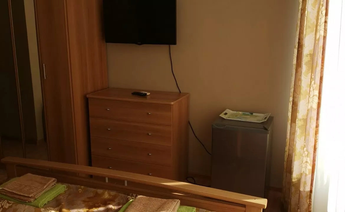 Трёхместный номер Стандарт. Гостевой дом "Клевер" . Лазаревское Трёхместный номер Стандарт. Гостевой дом "Клевер" . Лазаревское