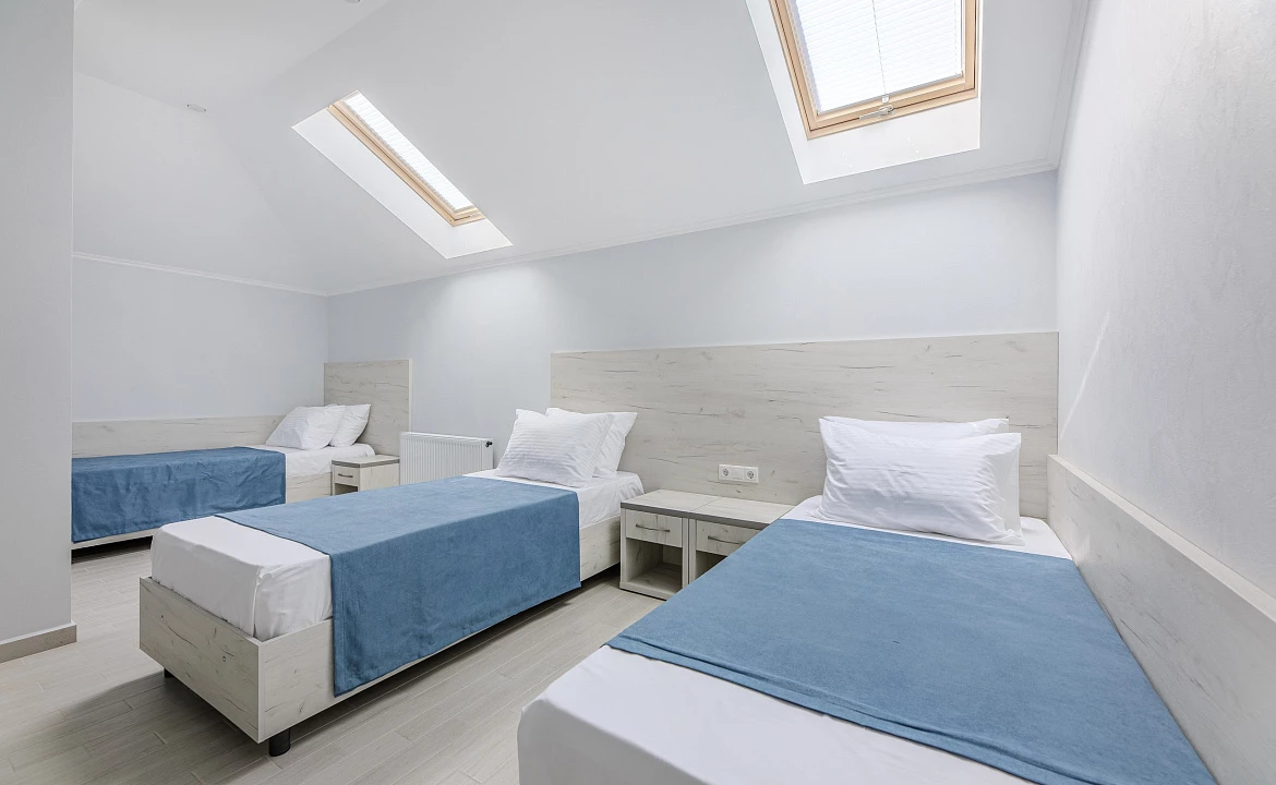 стандарт трехместный мансарда. Отель отель Авис. Криница