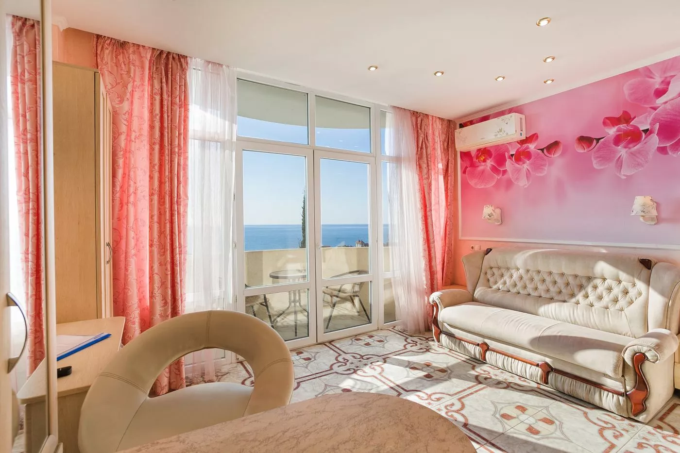 . Квартира в многоквартирном доме Видовые апартаменты в Мисхоре. Кореиз . Квартира в многоквартирном доме Видовые апартаменты в Мисхоре. Кореиз