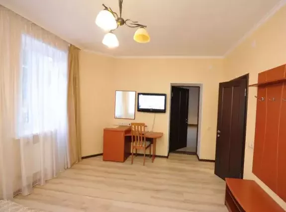 «Полулюкс». Гостиница «Гранд Виктория». Домбай-гостиницы