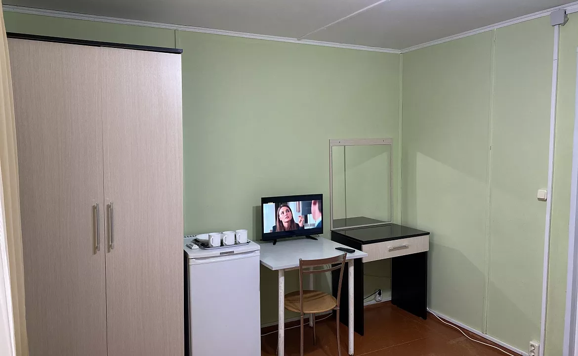 ТРЁХМЕСТНЫЙ . Гостевой дом АКВАТОРИЯ . Кучугуры