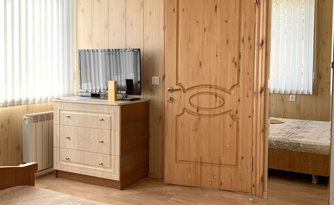 Двухместный номер с панорамным окном. Гостевой комплекс "Буэнос Диас". Совет-Квадже