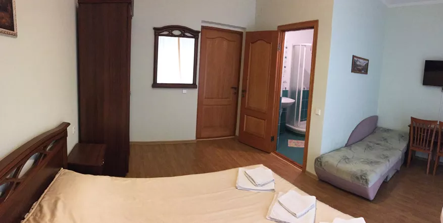 Гостевой трехместный номер. Гостевой дом «Кедр-Восток». Алупка