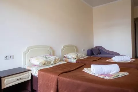 трехместный стандарт с балконом. Гостевой дом "Марити". Анапа
