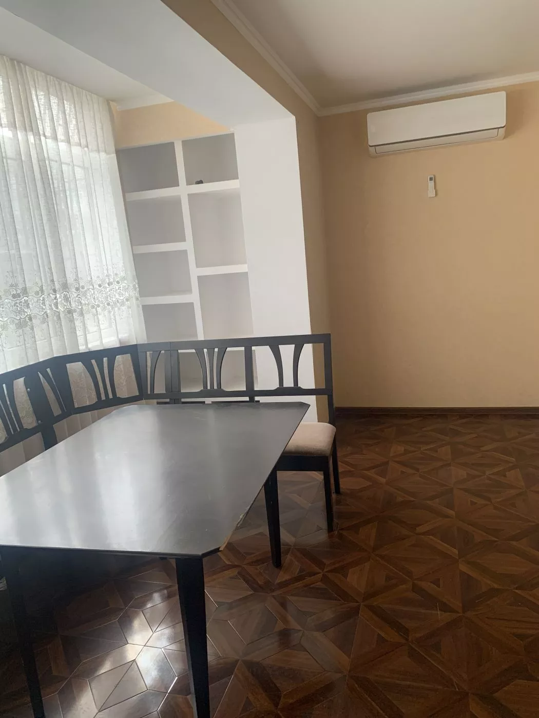 . Квартира в многоквартирном доме 3-х комнатная. Пицунда