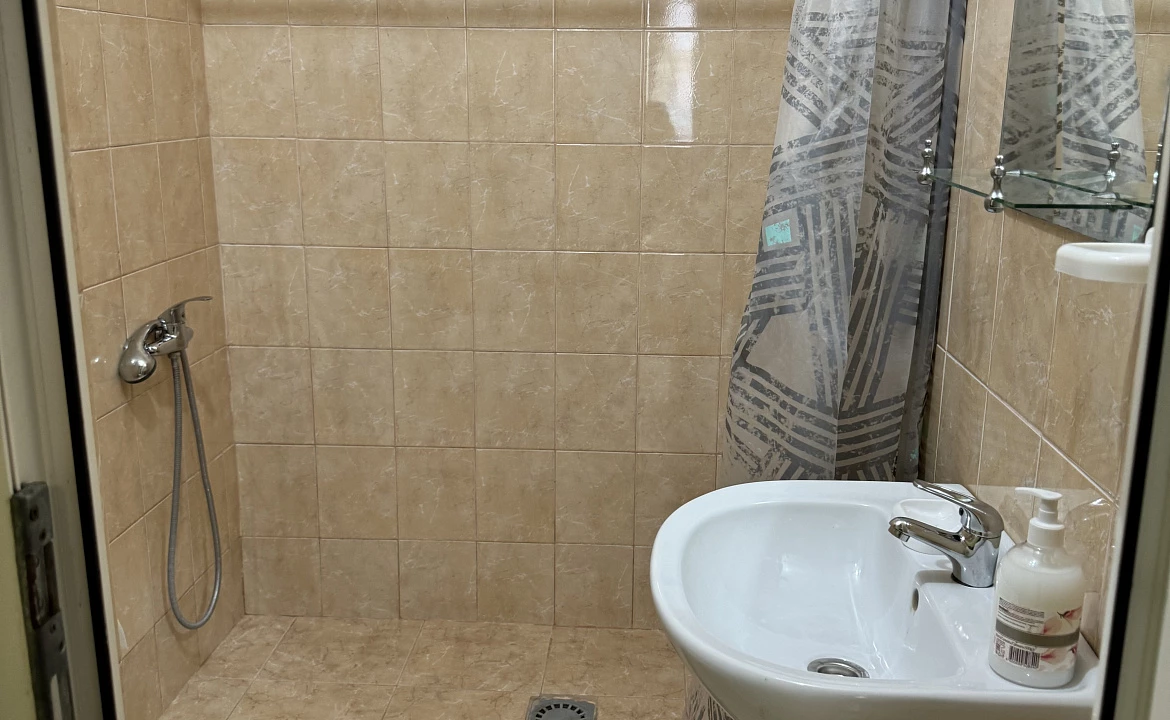 Семейный 3-х комнатный 1 этаж. Гостевой дом "Пантера". Гагра