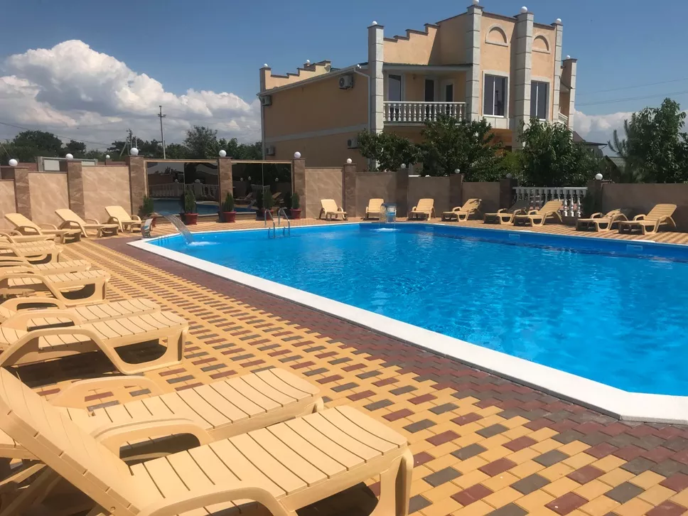 . Отель У Моря с бассейном. Евпатория