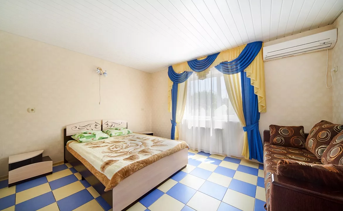 Номер полулюкс с кондиционером. Гостевой дом «Парадиз». Симферополь