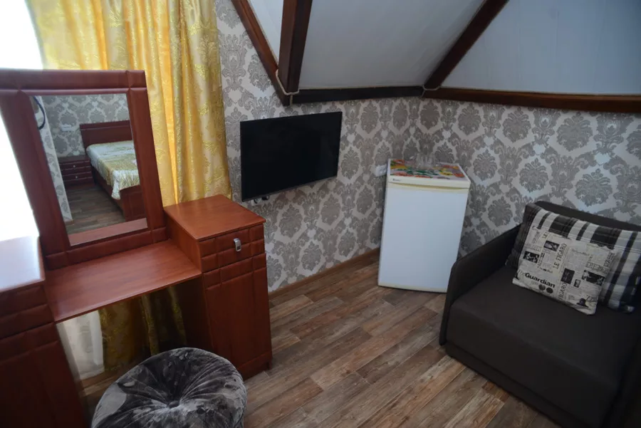 Полулюкс. Гостевой дом "Роман". Чайка