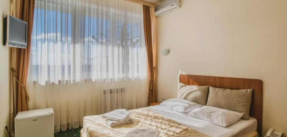 Полулюкс с балконом. Отель «Коралл». Ялта Полулюкс с балконом. Отель «Коралл». Ялта