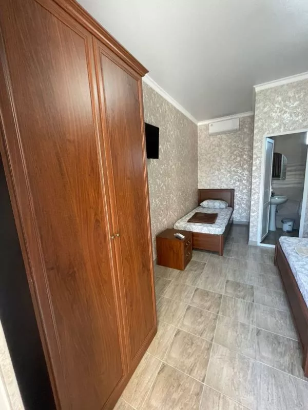 . Гостевой дом "Эдуард" . Пицунда