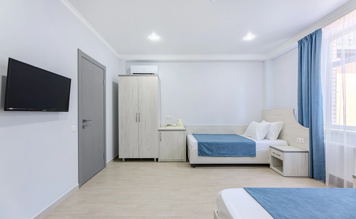 семейный трехместный. Отель отель Авис. Криница