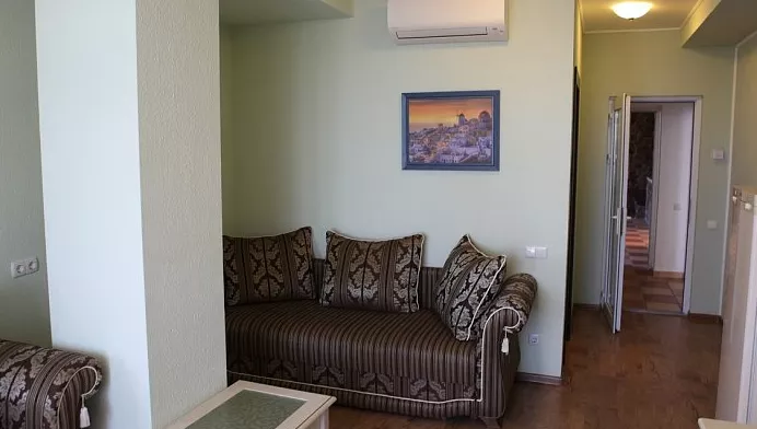 Полулюкс двухкомнатный с балконом. Отель "Villa Oliva-Art". Утёс